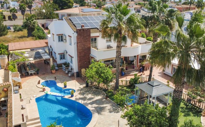 Villa - Resale - Ciudad Quesada -
                Costa Blanca