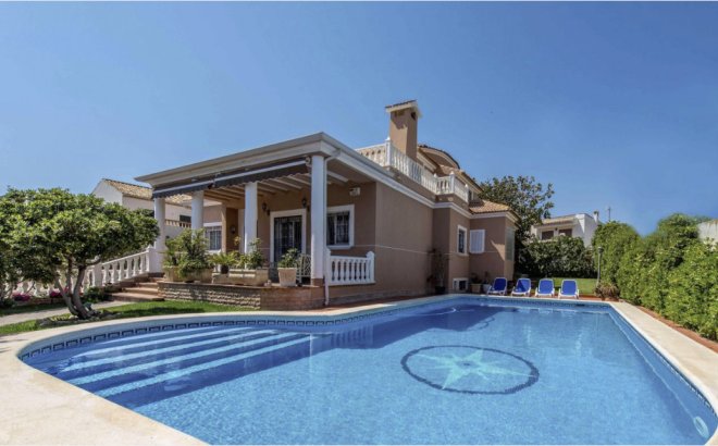 Villa - Resale -
            La Mata - 48250