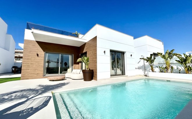 Villa - Resale - Las Filipinas -
                Inland