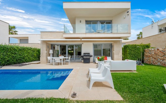 Villa - Resale -
            Orihuela Costa - 20111