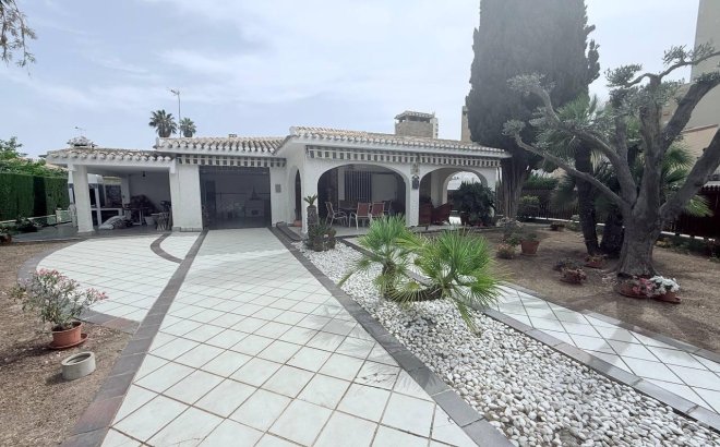 Villa - Resale - Orihuela Costa - Campoamor