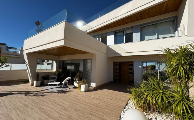 Villa - Resale - Orihuela Costa -
                Campoamor