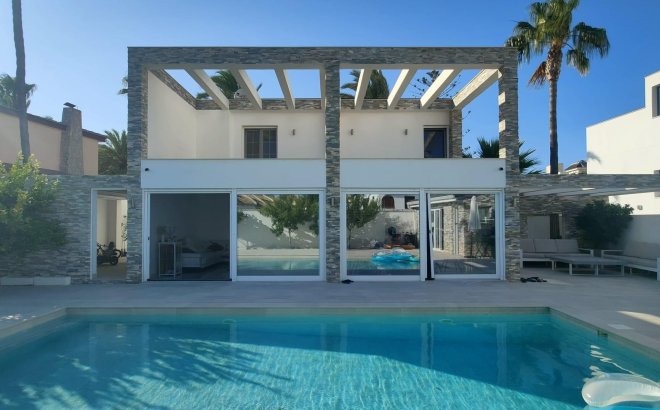 Villa - Resale - Orihuela Costa - La Zenia