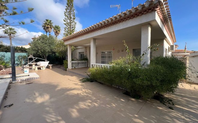 Villa - Resale -
            Playa Flamenca - 33249