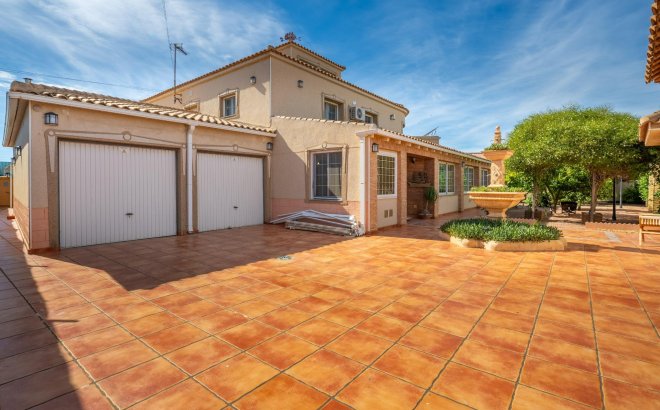 Villa - Resale -
            Torrevieja - 15823