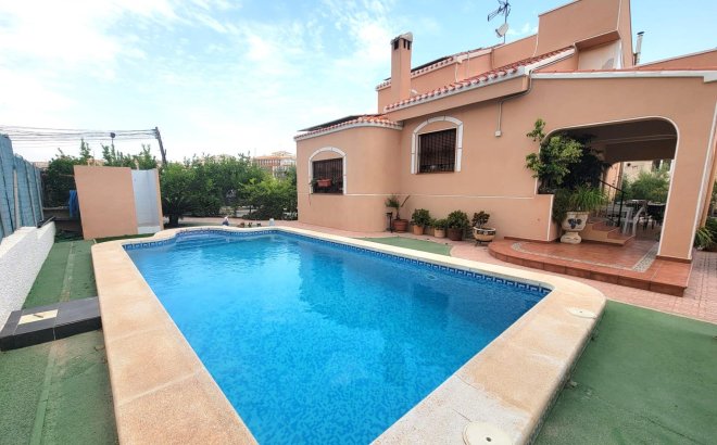 Villa - Resale - Torrevieja - Aguas Nuevas