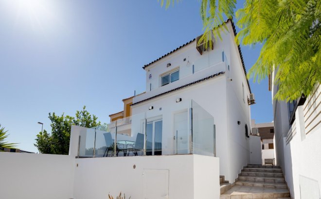 Villa - Resale - Torrevieja - Aguas Nuevas