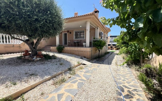 Villa - Resale - Torrevieja - Aguas Nuevas