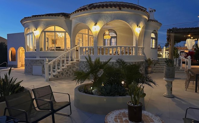 Villa - Resale - Torrevieja -
                Costa Blanca