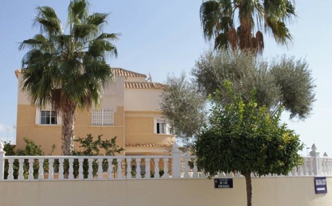 Villa - Resale - Torrevieja - La Siesta - El Salado - Torreta