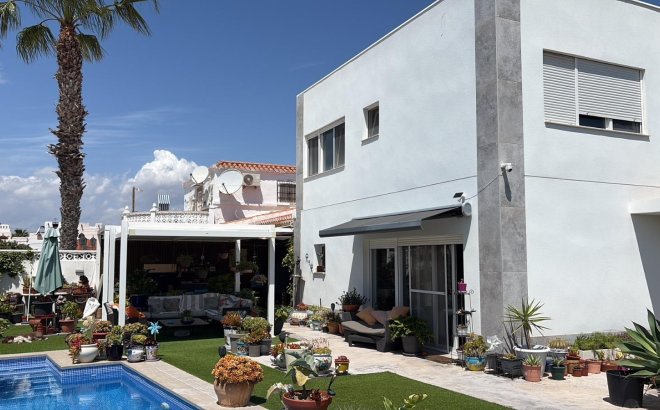 Villa - Resale - Torrevieja - La Siesta - El Salado - Torreta