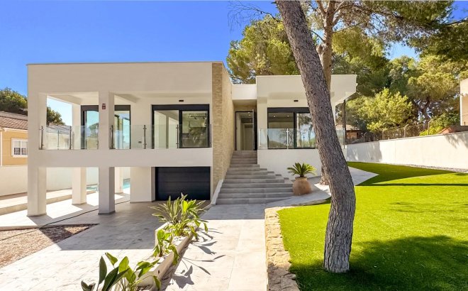 Villa - Resale - Torrevieja - Los Balcones - Los Altos del Edén