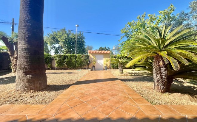 Villa - Resale - Torrevieja - Los Balcones - Los Altos del Edén