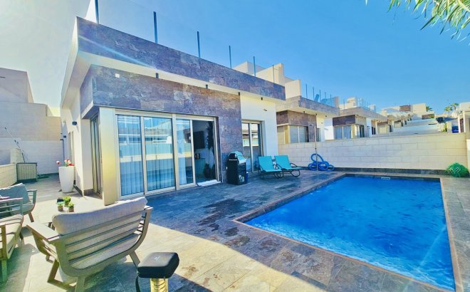 Villa - Resale -
            Villamartin - 92864