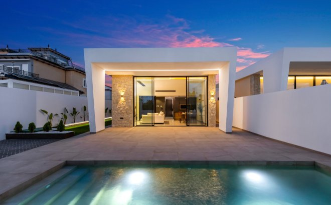 Villa - Revente -
            El Chaparral - 28251