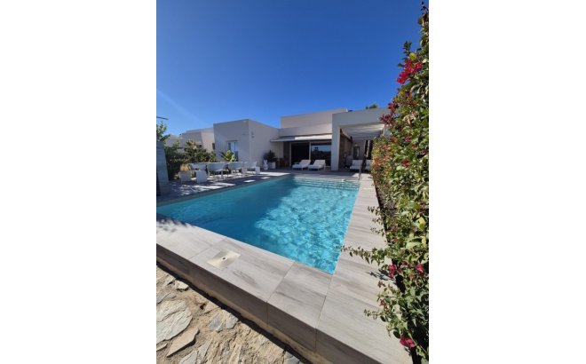 Villa - Revente - La Finca Golf Resort -
                Inland