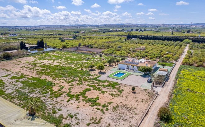 Villa - Revente -
            Los Montesinos - 26000