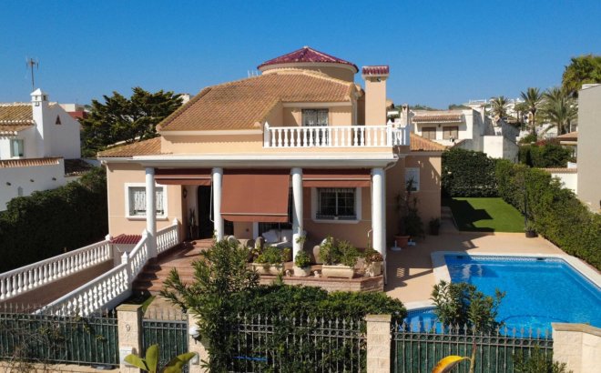 Villa - Revente -
            Torrevieja - 20732
