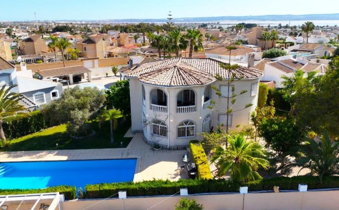 Villa - Revente - Torrevieja - La Siesta