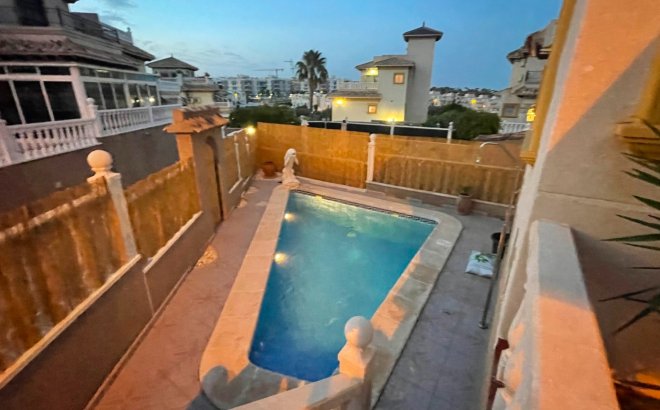 Resale - Town House -
Orihuela Costa - Villamartín