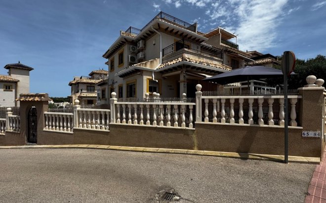 Resale - Town House -
Orihuela Costa - Villamartín