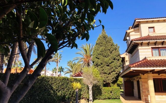 Resale - Villa -
Orihuela Costa - Costa Blanca