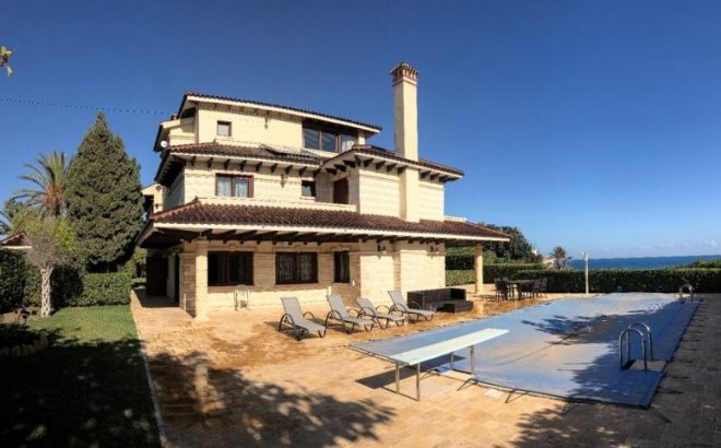 Resale - Villa -
Orihuela Costa - Costa Blanca