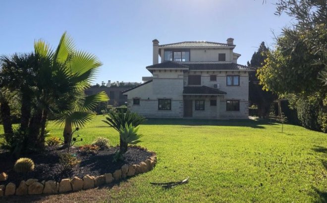 Resale - Villa -
Orihuela Costa - Costa Blanca