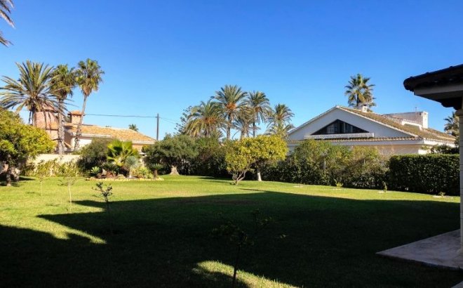 Resale - Villa -
Orihuela Costa - Costa Blanca