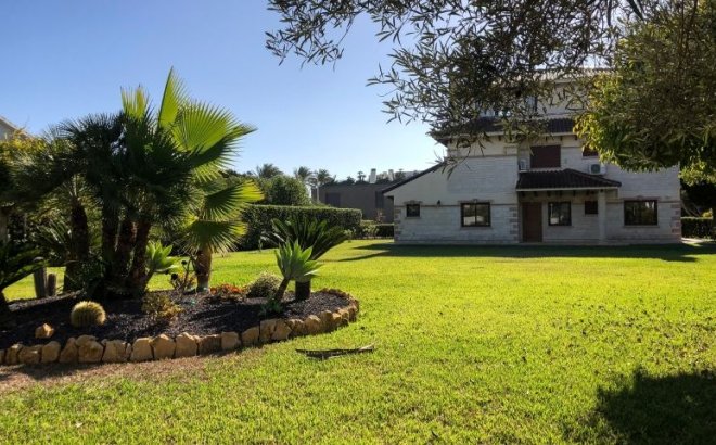 Resale - Villa -
Orihuela Costa - Costa Blanca