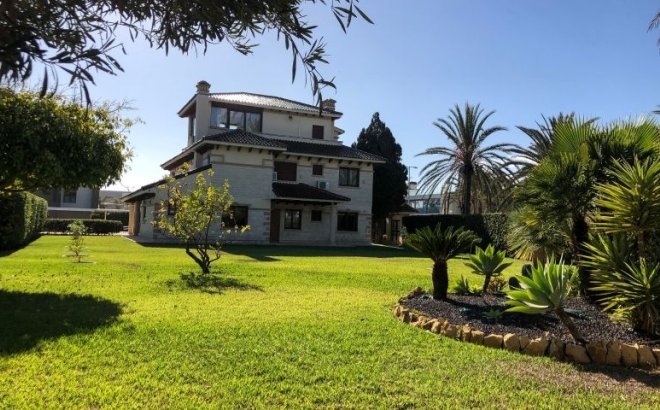 Resale - Villa -
Orihuela Costa - Costa Blanca