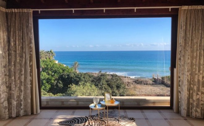 Resale - Villa -
Orihuela Costa - Costa Blanca