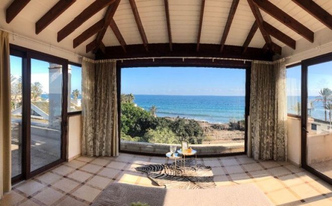 Resale - Villa -
Orihuela Costa - Costa Blanca