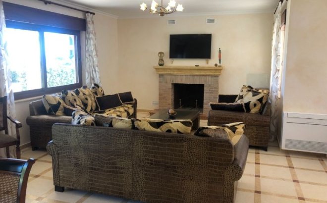 Resale - Villa -
Orihuela Costa - Costa Blanca