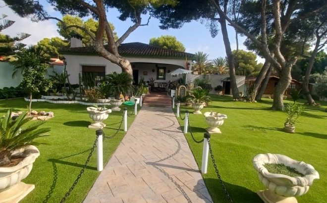 Resale - Villa -
Orihuela Costa - Costa Blanca