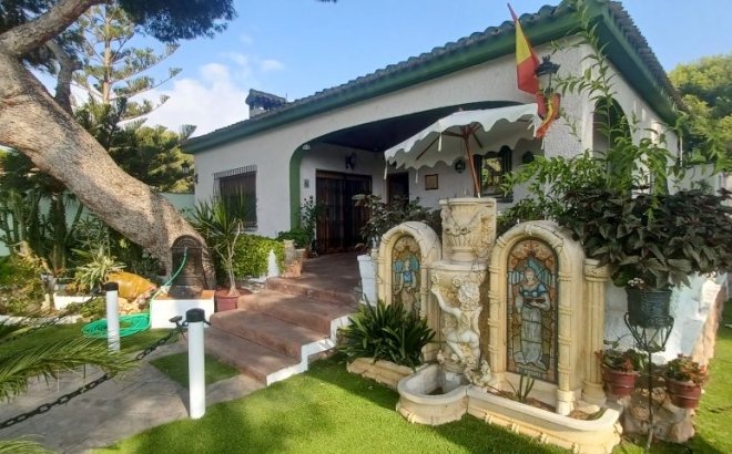 Resale - Villa -
Orihuela Costa - Costa Blanca