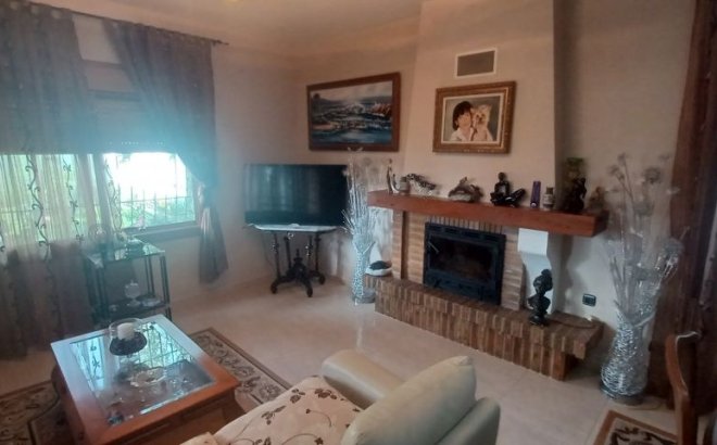 Resale - Villa -
Orihuela Costa - Costa Blanca