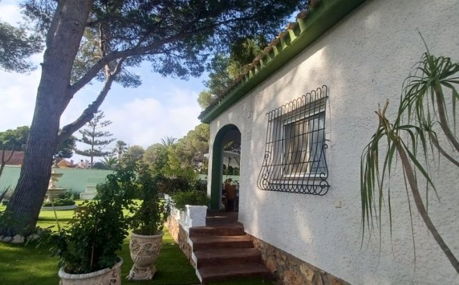 Resale - Villa -
Orihuela Costa - Costa Blanca