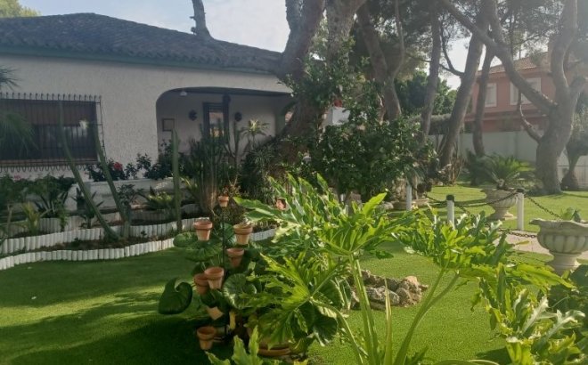 Resale - Villa -
Orihuela Costa - Costa Blanca