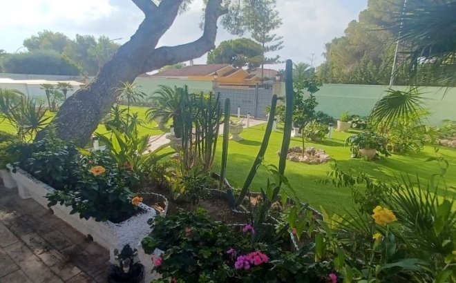 Resale - Villa -
Orihuela Costa - Costa Blanca