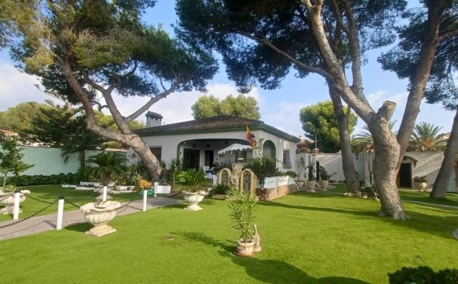 Resale - Villa -
Orihuela Costa - Costa Blanca