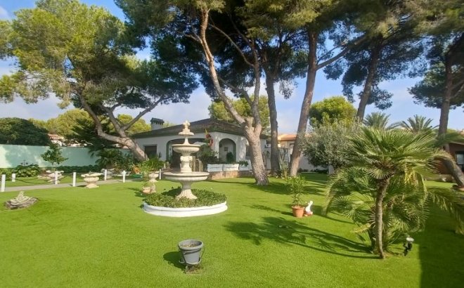 Resale - Villa -
Orihuela Costa - Costa Blanca