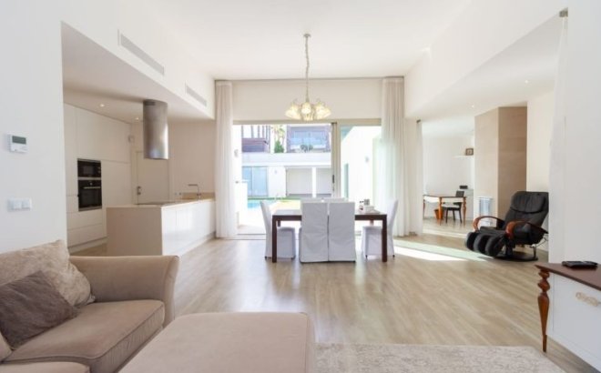 Resale - Villa -
Benijofar - Costa Blanca