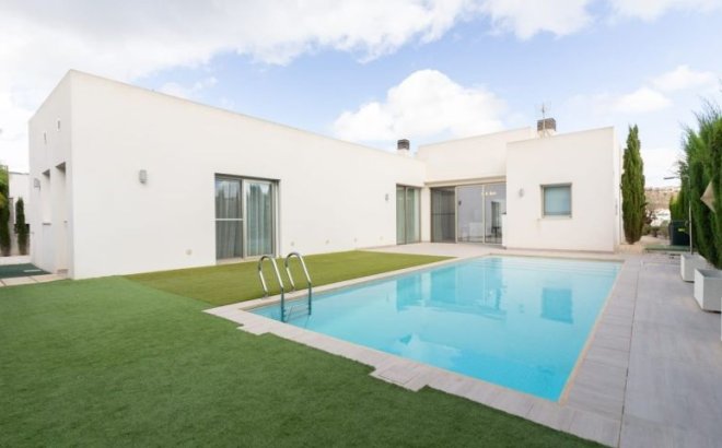 Resale - Villa -
Benijofar - Costa Blanca