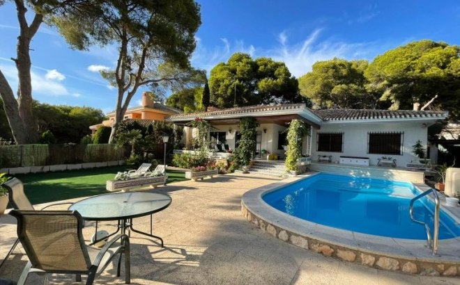 Resale - Villa -
Campoamor - Costa Blanca