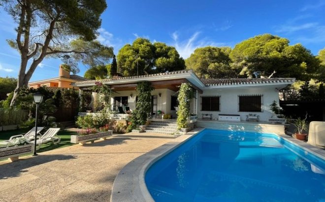 Resale - Villa -
Campoamor - Costa Blanca