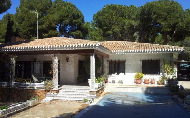 Resale - Villa -
Campoamor - Costa Blanca