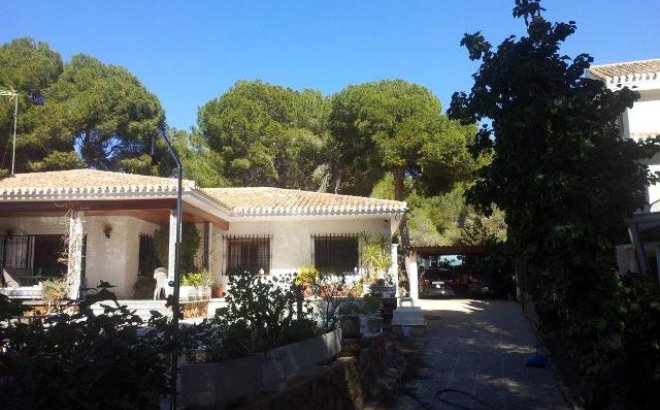 Resale - Villa -
Campoamor - Costa Blanca