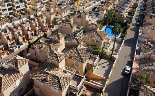 Resale - Villa -
Orihuela Costa - Costa Blanca