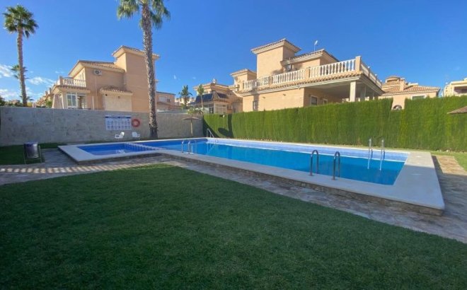 Resale - Villa -
Orihuela Costa - Costa Blanca